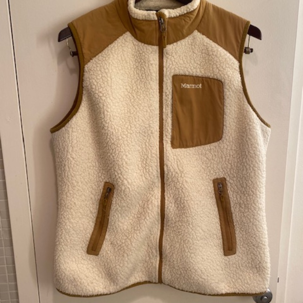 Marmot Women's Wiley Sherpa Fleece Vest. XL. White/Tan. Very good condition. - Picture 4 of 9
